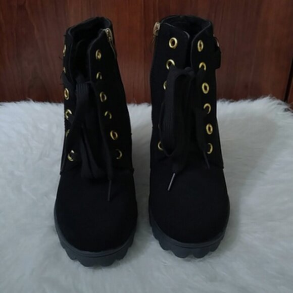 NIB JustFab black lace up chunky heel booties size 5.5 - Picture 2 of 5